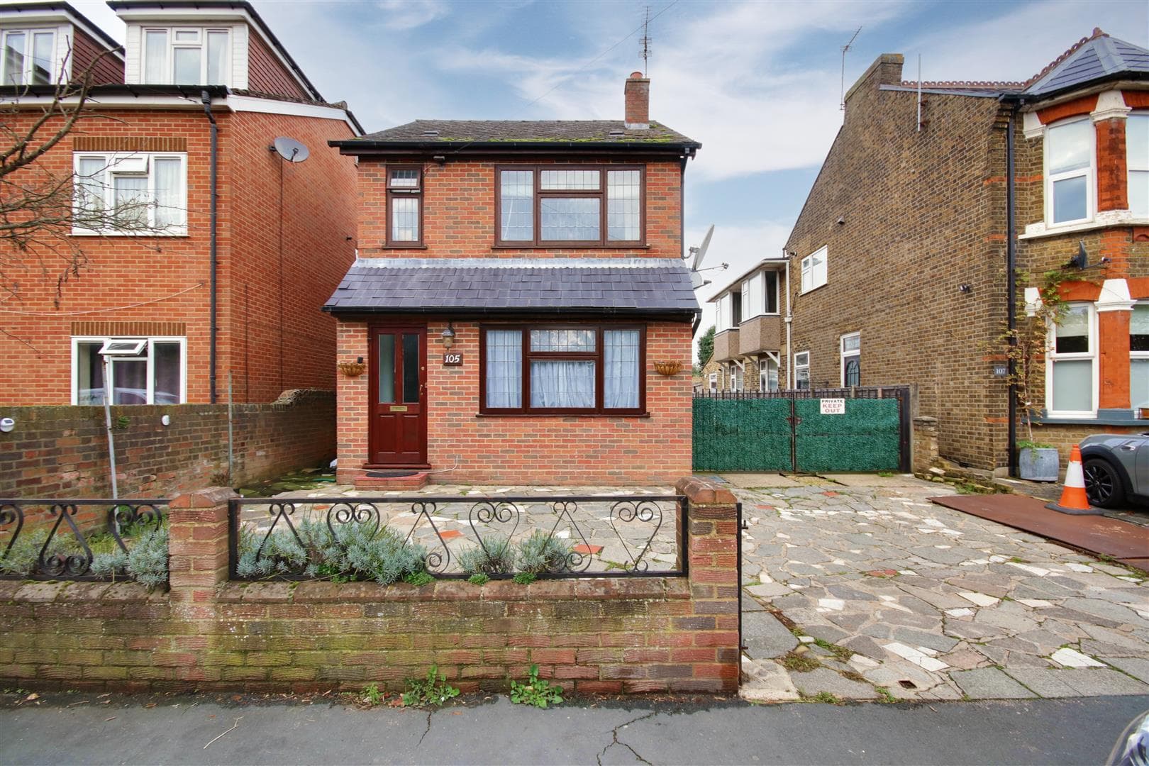 Trinity Lane, Waltham Cross, EN8 7EW