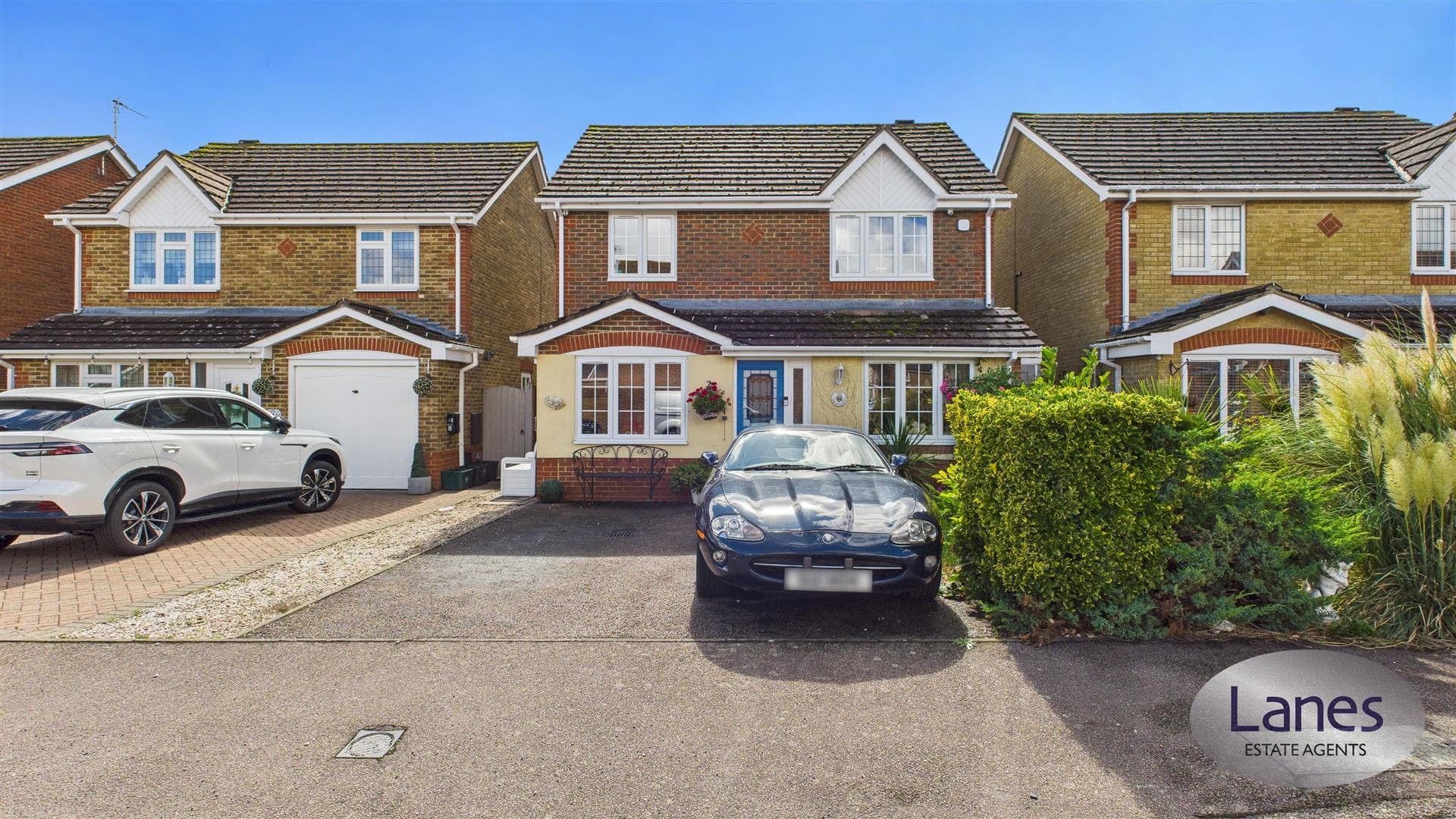 Dairyglen Avenue, Cheshunt, EN8 8JW