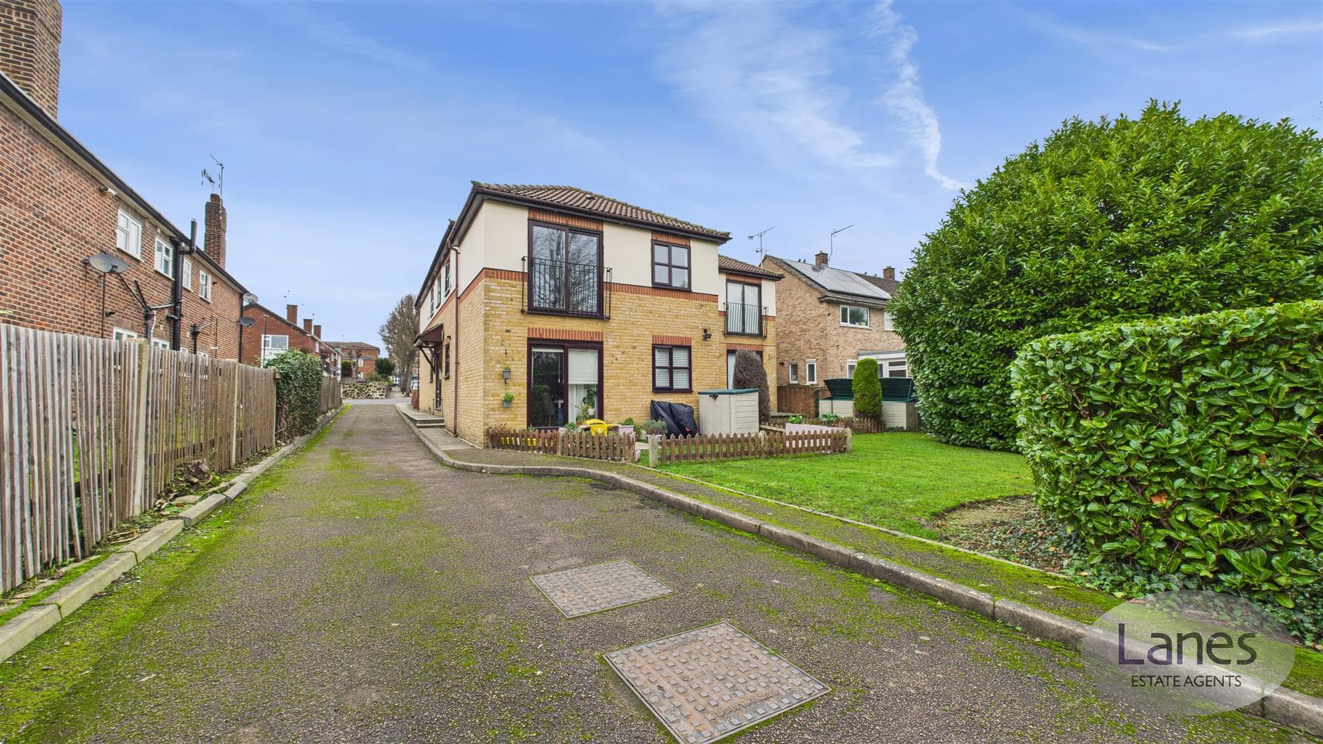 Queens Road, Enfield, EN1 1NH