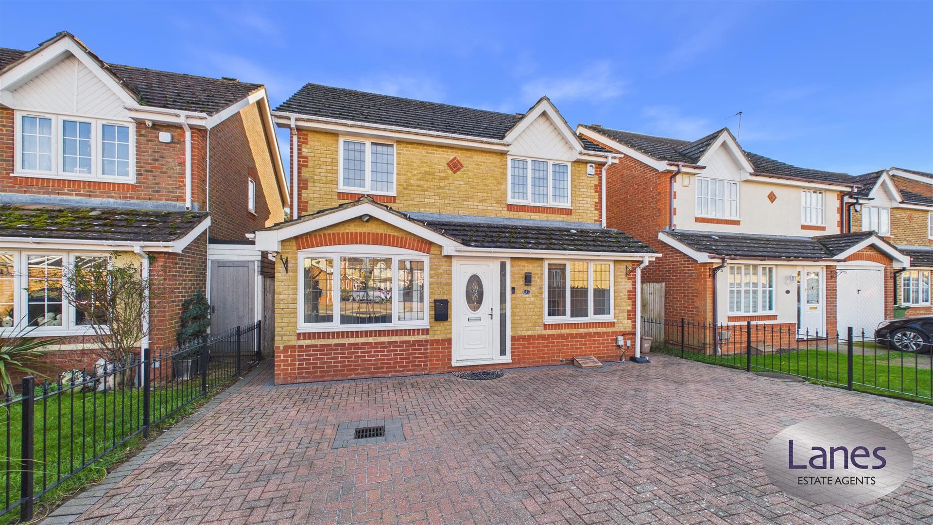 Dairyglen Avenue, Cheshunt, Waltham Cross, EN8 8JW