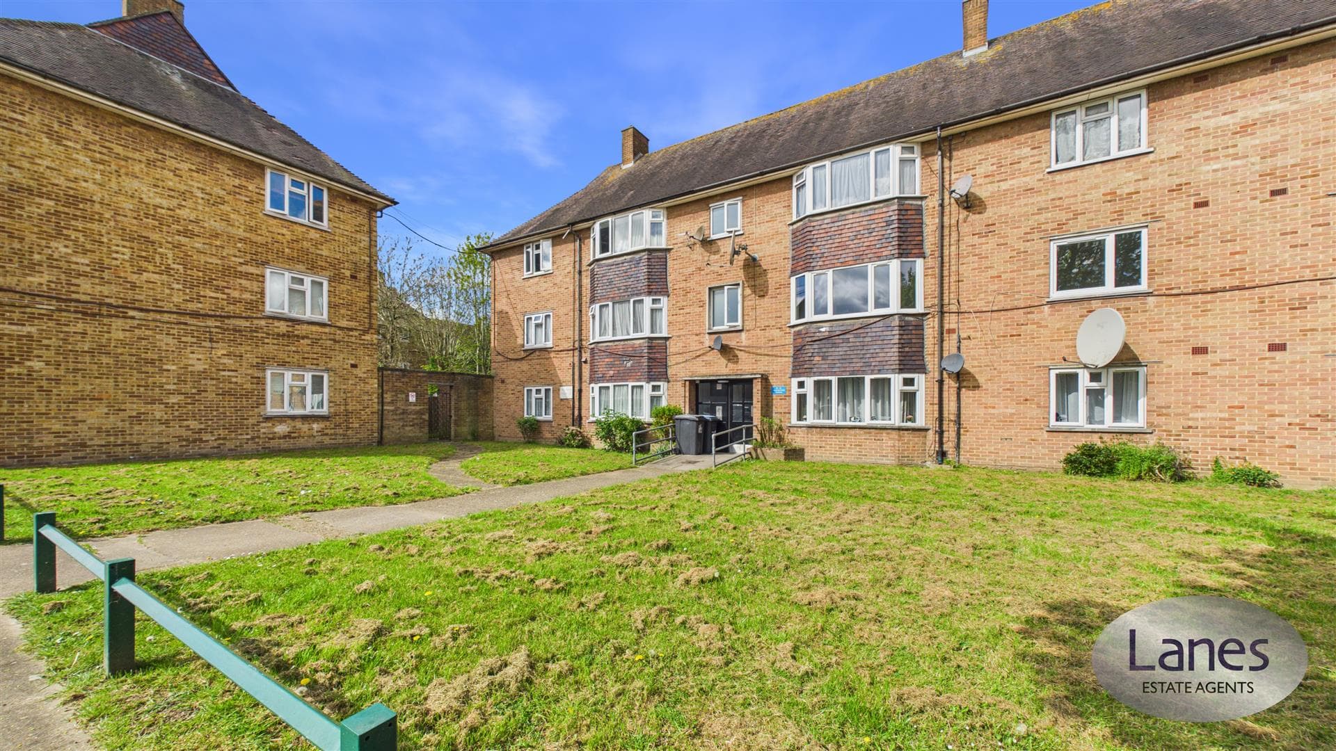 Worcesters Avenue, Enfield, EN1 4NB