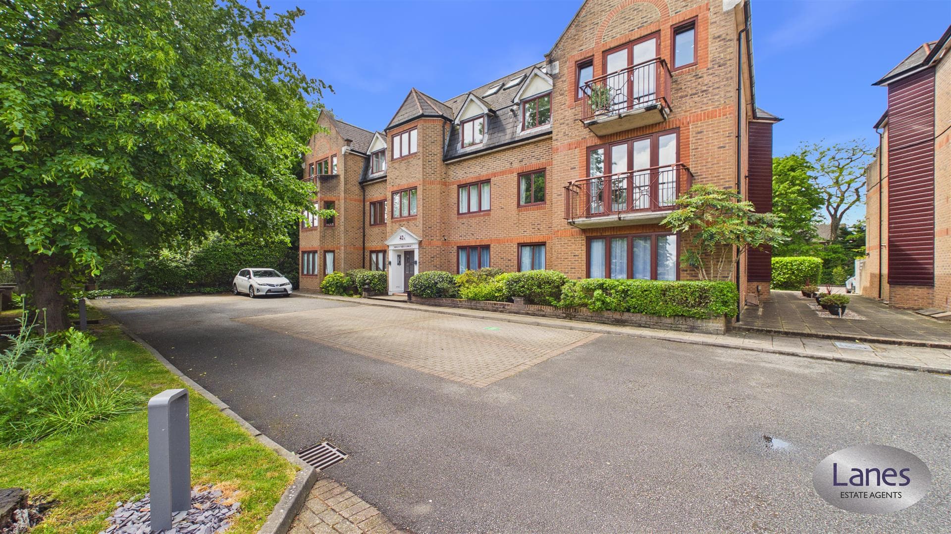 Hollytree Lodge, 42A The Ridgeway, Enfield, EN2 8QT