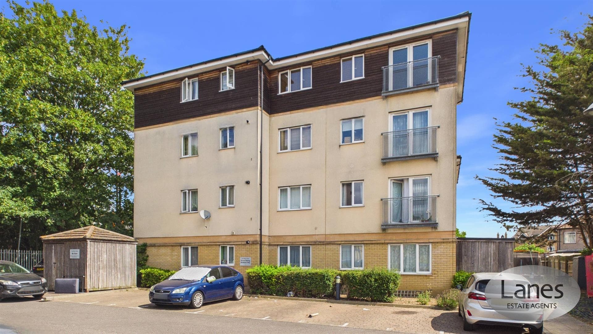 High Street, Waltham Cross, EN8 7BG