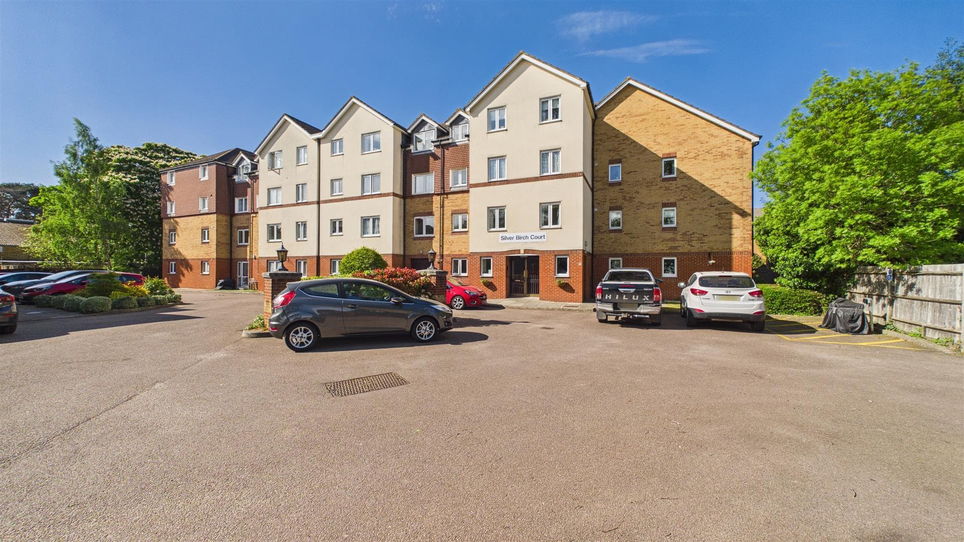Friends Avenue, Cheshunt, Waltham Cross, EN8 8LZ