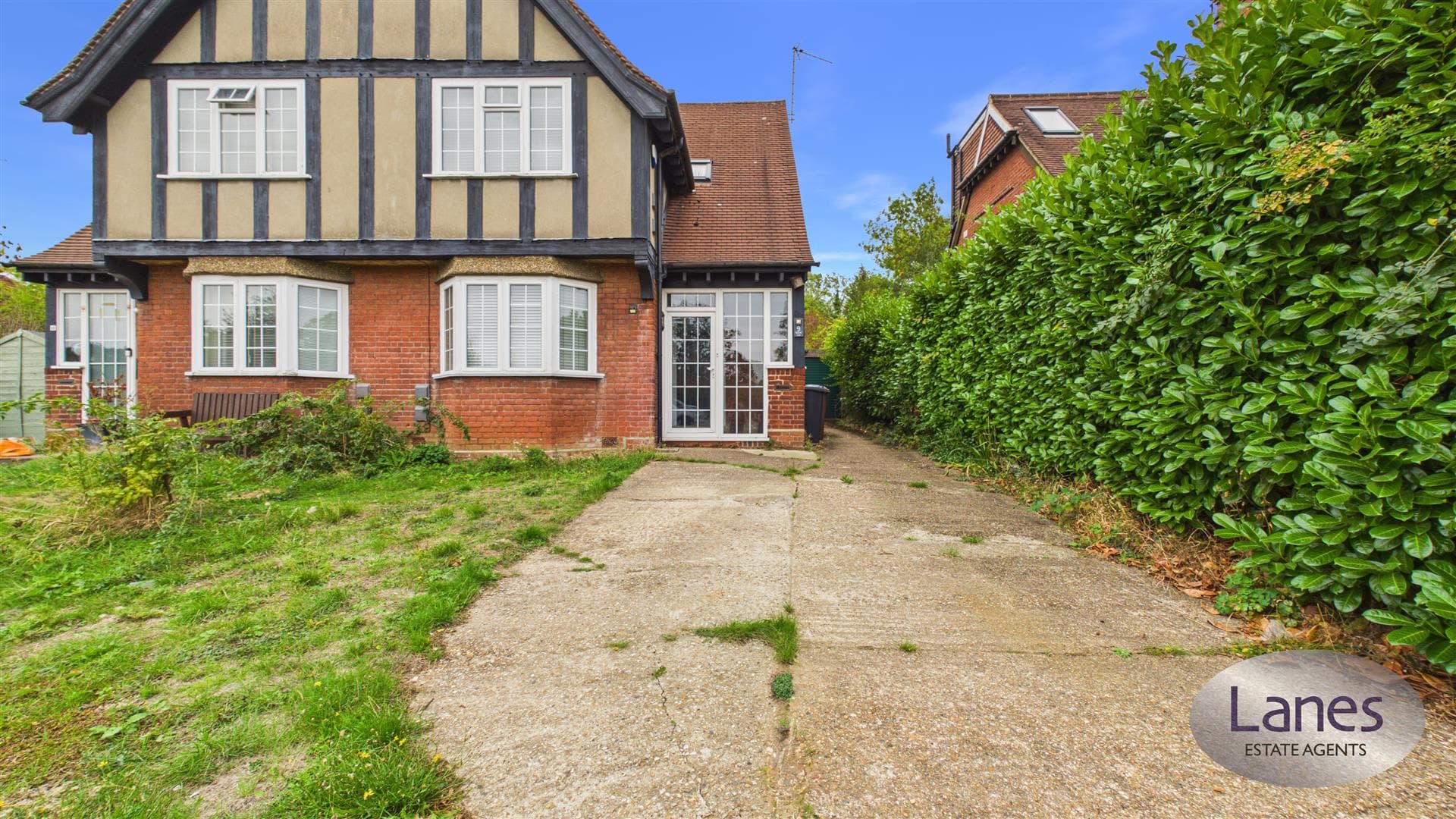 Blanche Lane, South Mimms, Potters Bar, EN6 3NY